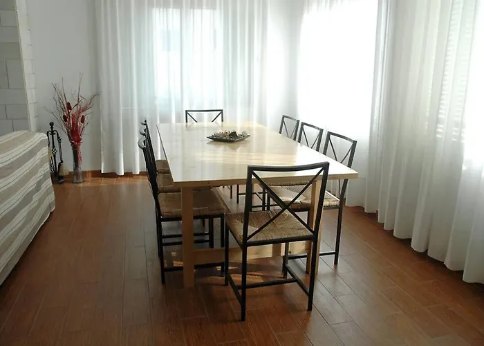 Сasa de vacaciones With Pool, 200m From