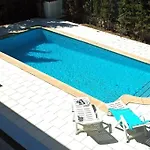 With Pool, 200m From 펜션 칼라 블랑카